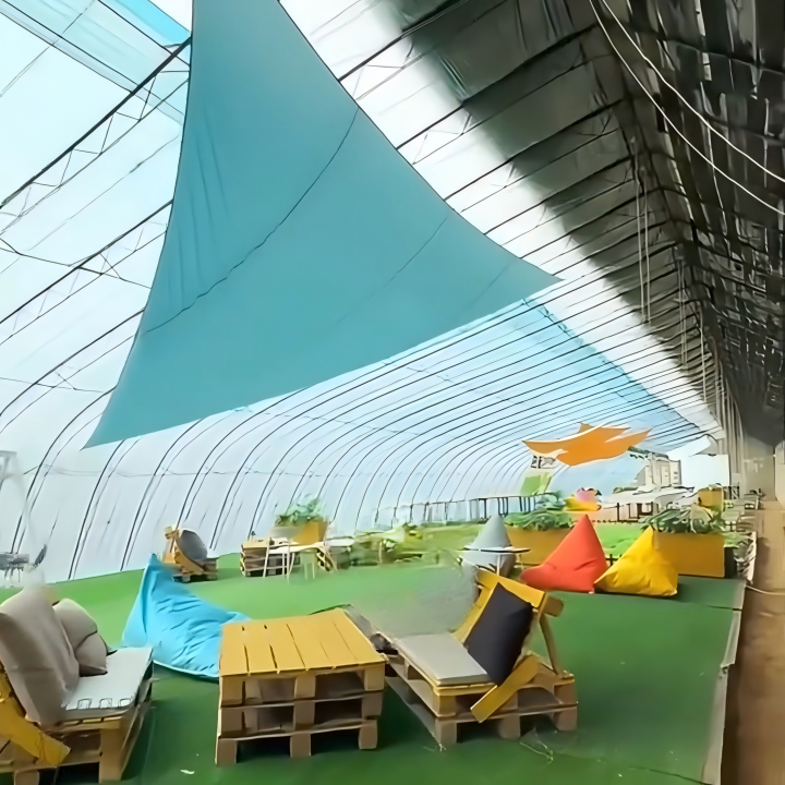 Leisure warm greenhouse